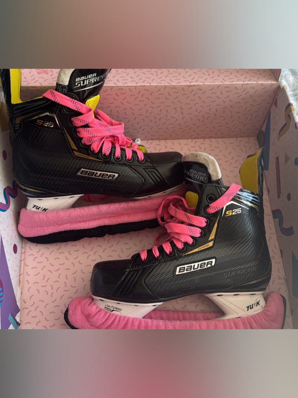 Bauer S25 Black hockey skates size 6US